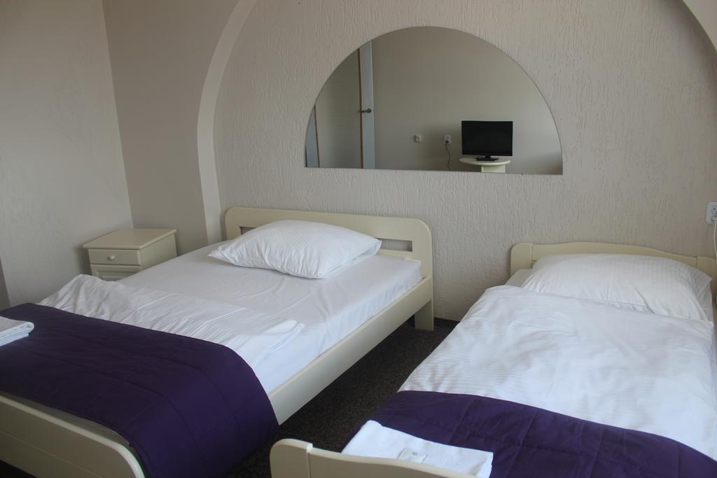 Hotel Pod Debem Zielona Góra Exterior foto